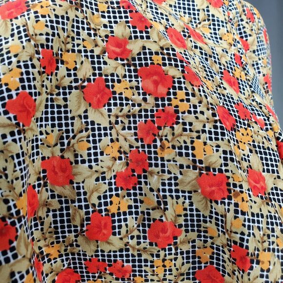 Impressions Button Top Women's 20W Red Ditsy Floral - Picture 5 of 12